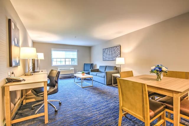 Best Western Plus Media Center Inn & Suites-套房, 多张床, 无烟房, 冰箱和微波炉 (with Sofabed)-2