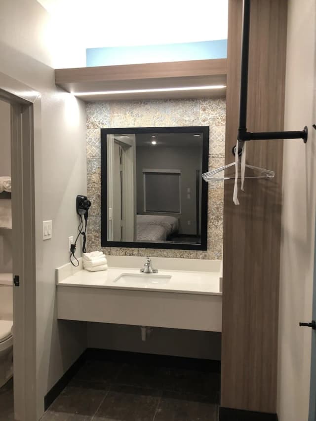 Hotel Solara Hobby Airport-Standard Double Room, 2 Bedrooms-5