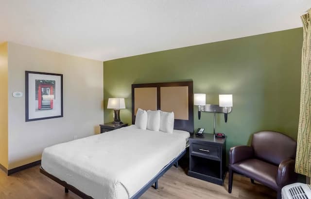 紐約市拉瓜地亞機場美洲長住套房飯店-開放式客房, 1 張加大雙人床, 無障礙, 非吸煙房-1