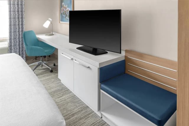 ヒルトン ガーデン イン クイーンズ /JFK エアポート-ルーム キングベッド 1 台 バリアフリー-3