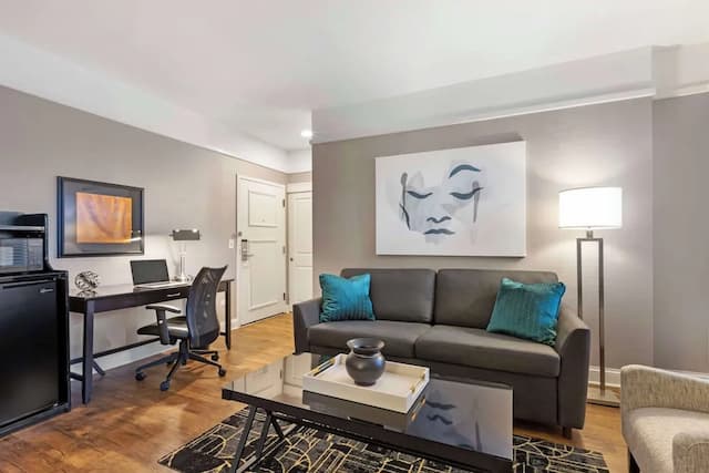 Best Western Plus Hawthorne Terrace Hotel-Junior Suite, 2 Double Beds, Non Smoking, Refrigerator & Microwave (with Sofabed)-4