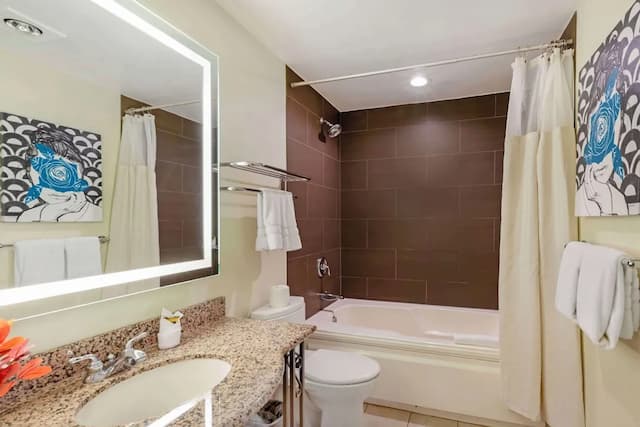 Best Western Plus Hawthorne Terrace Hotel-Standard Room, 1 King Bed, Non Smoking, Jetted Tub (with Sofabed)-5