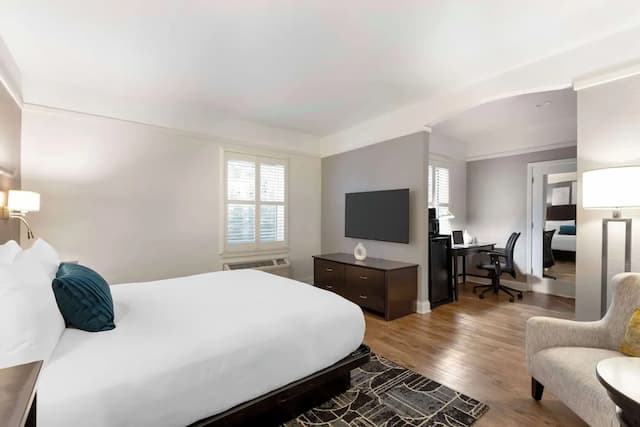 Best Western Plus Hawthorne Terrace Hotel-Standard Room, 1 King Bed, Accessible, Non Smoking-3