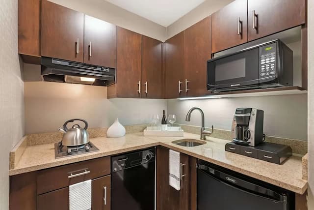 Best Western Plus Hawthorne Terrace Hotel-Suite, Multiple Beds, Kitchenette, Annex Building (Shower Only;with Single Sofabed)-4