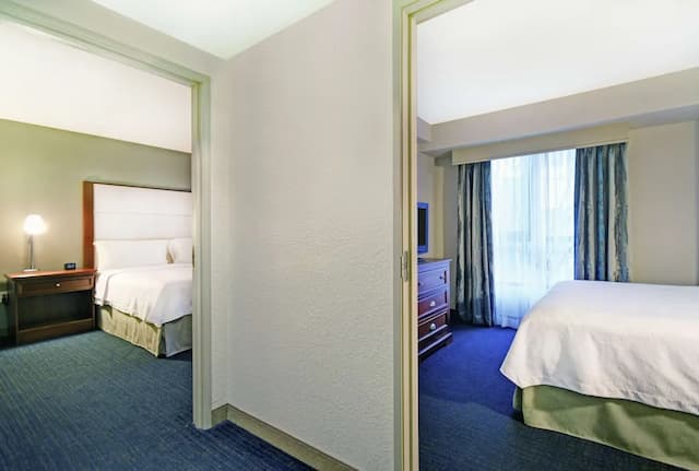 西雅圖市中心希爾頓欣庭酒店-套房, 2 間臥室, 無障礙, 浴缸 (1 King Bed, 1 Queen Bed with Sofa Bed)-3