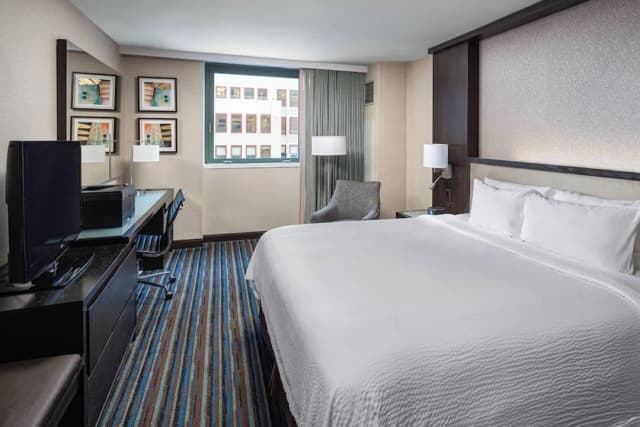 Courtyard by Marriott New York Manhattan/Times Square-Executive Room, 1 King Bed-3