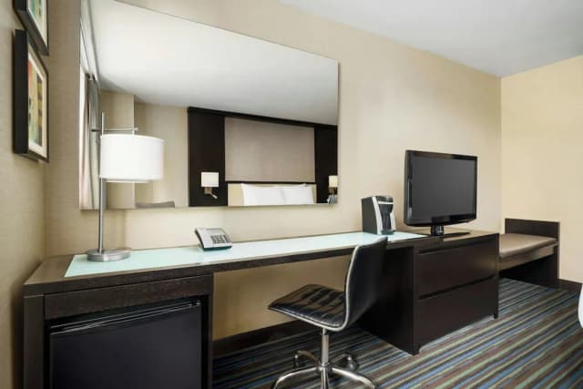 Courtyard by Marriott New York Manhattan/Times Square-Executive Room, 1 King Bed-8