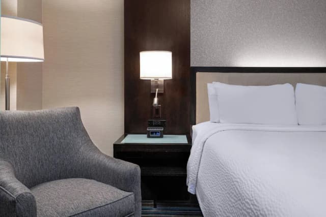 Courtyard by Marriott New York Manhattan/Times Square-Room, 1 King Bed-5