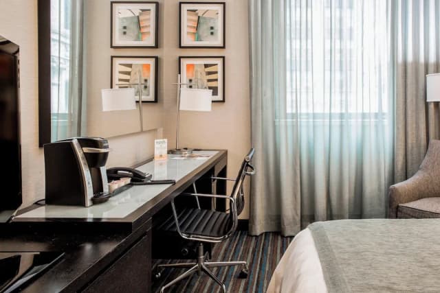 Courtyard by Marriott New York Manhattan/Times Square-Room, 1 King Bed-4