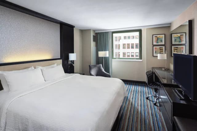 Courtyard by Marriott New York Manhattan/Times Square-Room, 1 King Bed-3