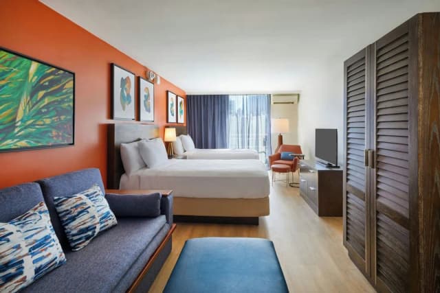 Courtyard by Marriott Waikiki Beach-Junior Suite, 2 Double Beds, Balcony-1