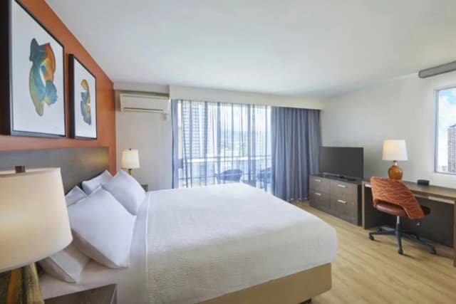 Courtyard by Marriott Waikiki Beach-Deluxe Room, Balcony-1