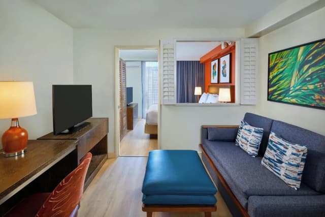 Courtyard by Marriott Waikiki Beach-Suite-1
