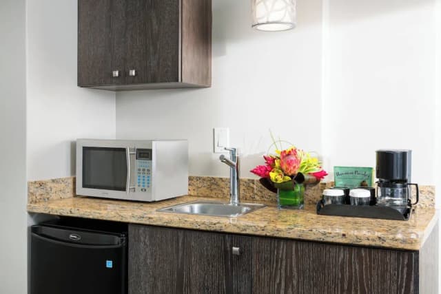 Courtyard by Marriott Waikiki Beach-Deluxe Room, 2 Double Beds, Balcony-2