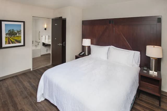 加州伯班克市中心希爾頓花園飯店-客房, 1 間臥室, 無障礙, 非吸煙房 (mob/hearing acc w/ roll-in shower)-2