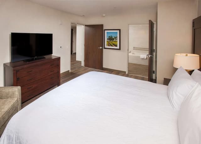 加州伯班克市中心希爾頓花園飯店-客房, 2 張加大雙人床, 無障礙, 非吸煙房 (mob/hearing acc w/ bathtub)-2