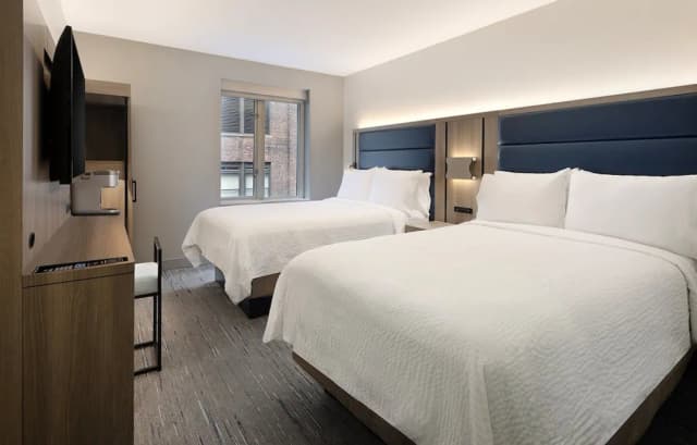 ホリデー イン エクスプレス NYC チェルシー – ノーマッド エリア by IHG-ルーム ダブルベッド 2 台 車椅子で利用可能な浴槽 (Mobility Accessible)-15