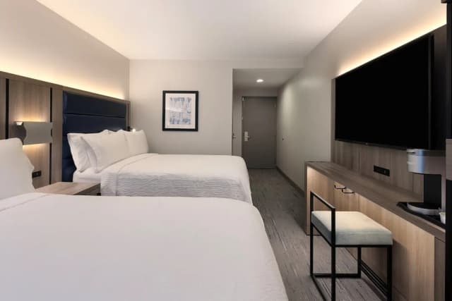 ホリデー イン エクスプレス NYC チェルシー – ノーマッド エリア by IHG-ルーム ダブルベッド 2 台 車椅子で利用可能な浴槽 (Mobility Accessible)-4