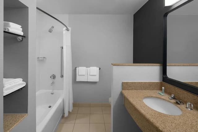 瓦倫西亞聖塔克拉里塔萬怡飯店-客房, 1 張特大雙人床和 1 張沙發床-6