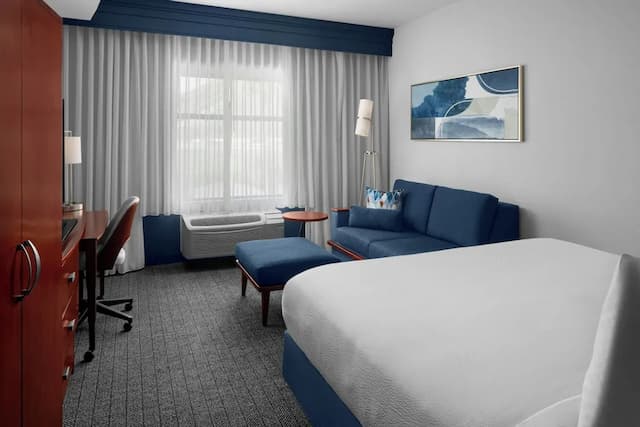 瓦倫西亞聖塔克拉里塔萬怡飯店-客房, 1 張特大雙人床和 1 張沙發床 (Mobility/Hearing Accessible, Tub)-2