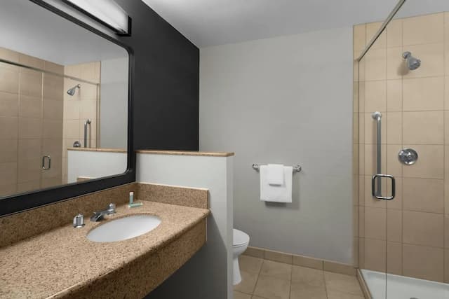 瓦倫西亞聖塔克拉里塔萬怡飯店-客房, 2 張加大雙人床, 陽台, 泳池景觀-6