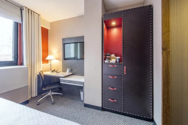 Four Points By Sheraton Manhattan Midtown West-Deluxe Room, 1 Queen Bed, Non Smoking-2