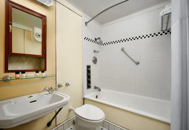 The Queen Mary-华丽客房, 1 张特大床, 海港景观-7