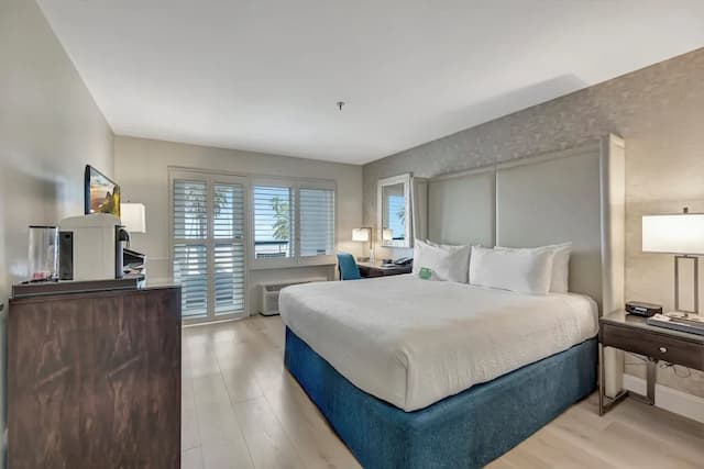 Ocean View Hotel-高级房, 1 张特大床, 阳台, 庭院景观 (Standard with King Bed, Private Balco)-4