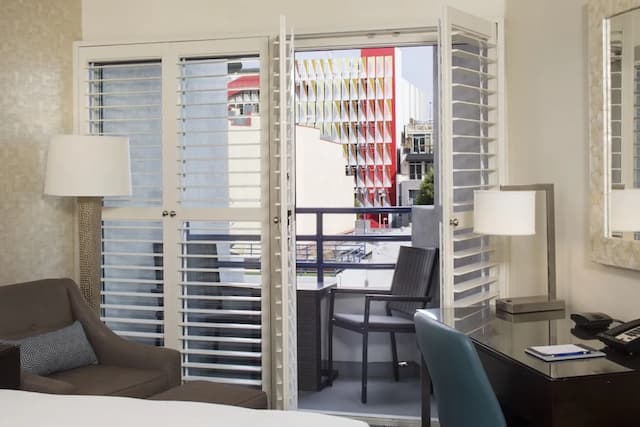 Ocean View Hotel-高级房, 1 张特大床, 阳台, 庭院景观 (Standard with King Bed, Private Balco)-5