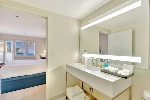 Ocean View Hotel-华丽客房, 1 张特大床, 阳台, 海洋景观 (Ocean View with One King Bed, Private)-7