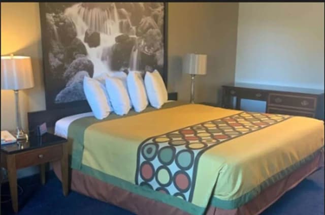 Sutton Suites Hotel-1 King Bed Room-2
