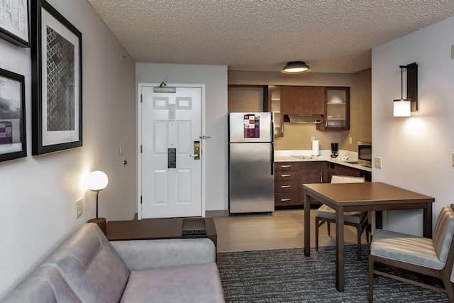 Residence Inn by Marriott Anchorage Midtown-Studio, 1 Queen Bed with Sofa bed-3