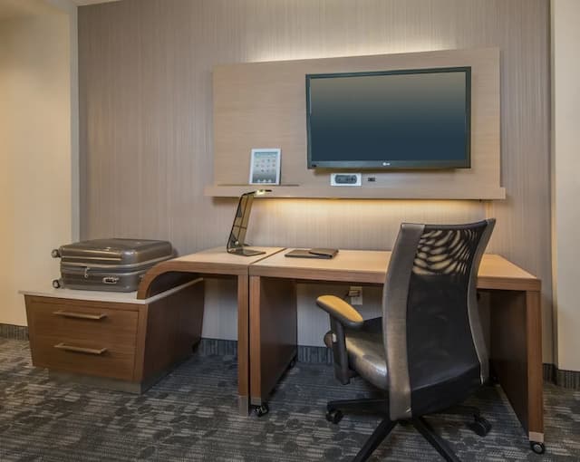 Courtyard by Marriott Houston Intercontinental Airport-客房, 2 张大床 (Mobility/Hearing Accessible, Tub)-2