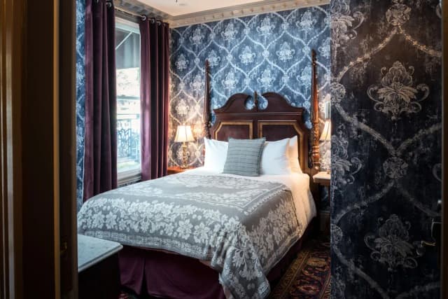 The Monte Cristo-Economy Room-3