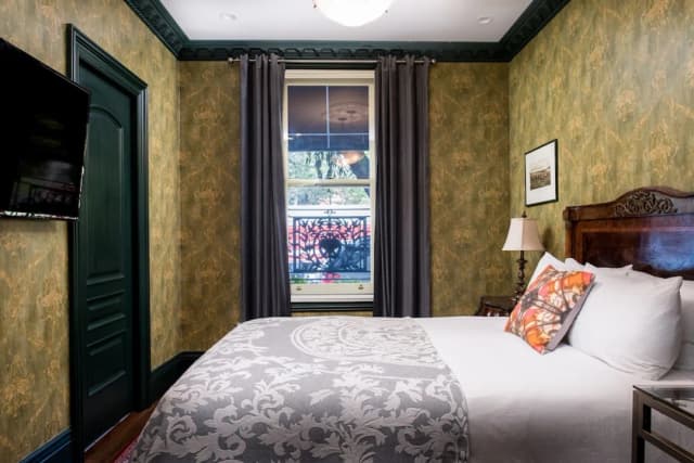 The Monte Cristo-Economy Room-4