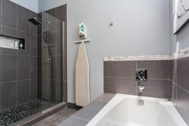 マコーミック プレイス ゲスト ハウス-プレミアム ルーム キングベッド 1 台 共用バスルーム-8