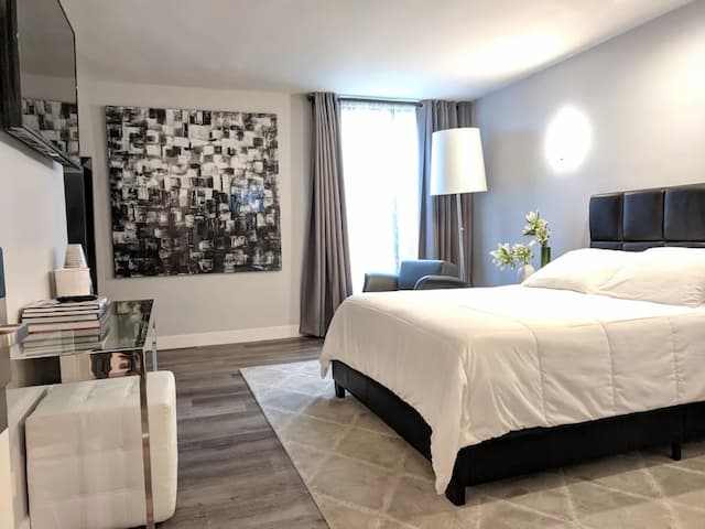 Park Plaza Lodge Hotel-Deluxe Queen Bed Room-1