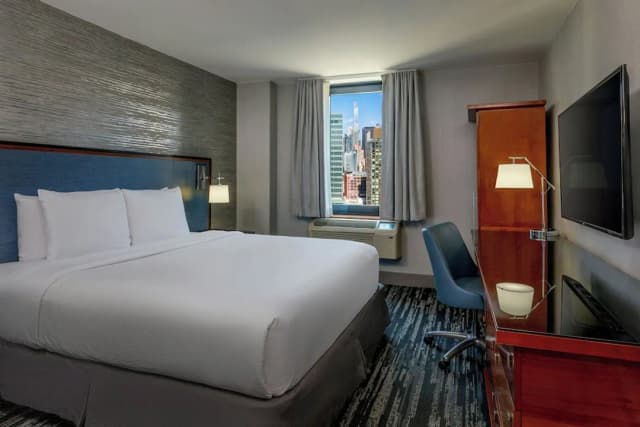 Fairfield by Marriott New York Manhattan Times Square-Standard Room, 1 King Bed-5