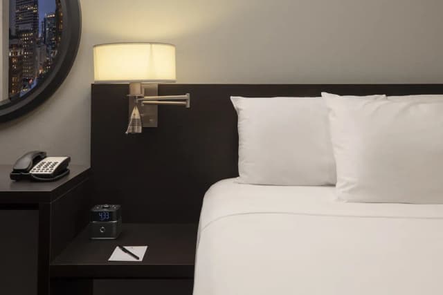 Executive Hotel Pacific-Superior Suite, 1 Bedroom (Family Suite)-2