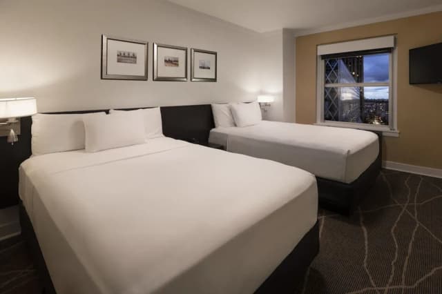Executive Hotel Pacific-Corner Room, 2 Queen Beds-2