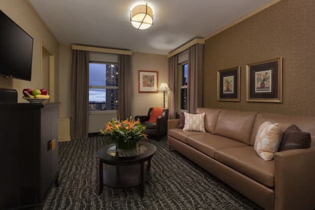 Executive Hotel Pacific-Executive Suite, 1 King Bed with Sofa bed-4