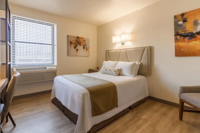 Kawada Hotel-Deluxe Room, 1 Queen Bed, Refrigerator & Microwave-2