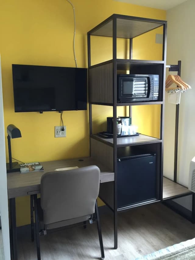 Kawada Hotel-Deluxe Room, 1 Queen Bed, Refrigerator & Microwave-7