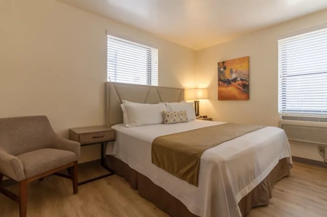 Kawada Hotel-Deluxe Room, 1 Queen Bed, Refrigerator & Microwave-5