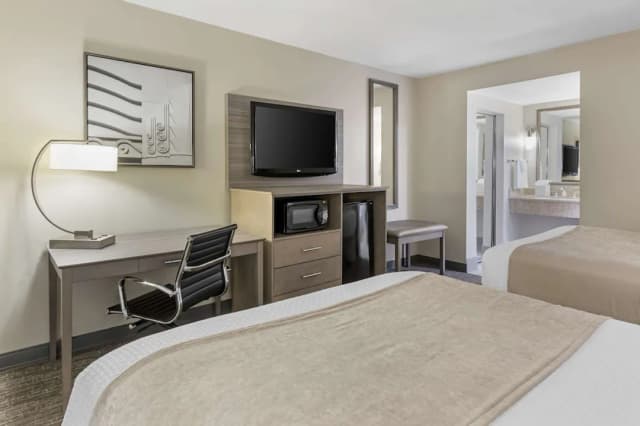 ベスト ウェスタン プラス エグゼクティブ イン-ビジネス ルーム クイーンベッド 2 台 禁煙 冷蔵庫 & 電子レンジ-3