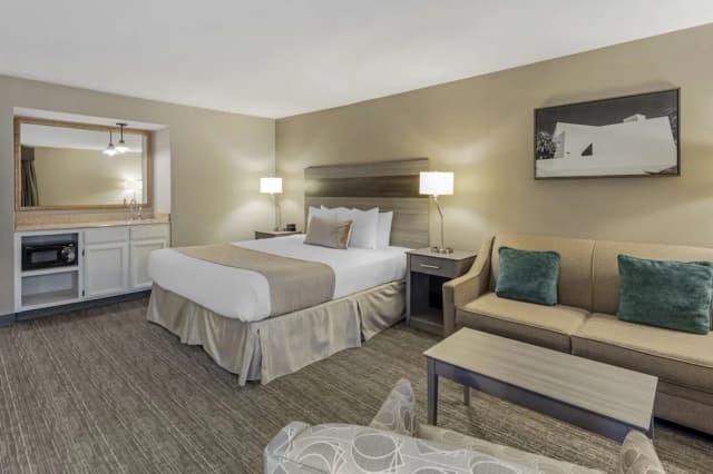 ベスト ウェスタン プラス エグゼクティブ イン-ジュニア スイート キングベッド 1 台ソファーベッド付き 禁煙 バルコニー (with Sofabed)-2