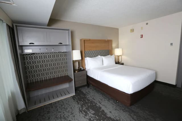 ホリデイ イン シカゴ ノース ショア by IHG-スタンダード ルーム キングベッド 1 台-2