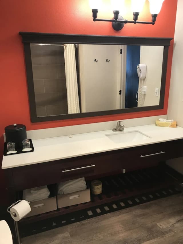 胡德湖海岸旅館-普通套房, 2 張加大雙人床, 非吸煙房, 私人浴室 (Coast Premium two Queens Junior Suite)-6