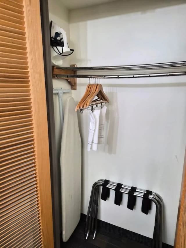 安科拉治機場阿萊克斯套房飯店-普通套房, 1 張特大雙人床, 冰箱和微波爐, 邊間-6