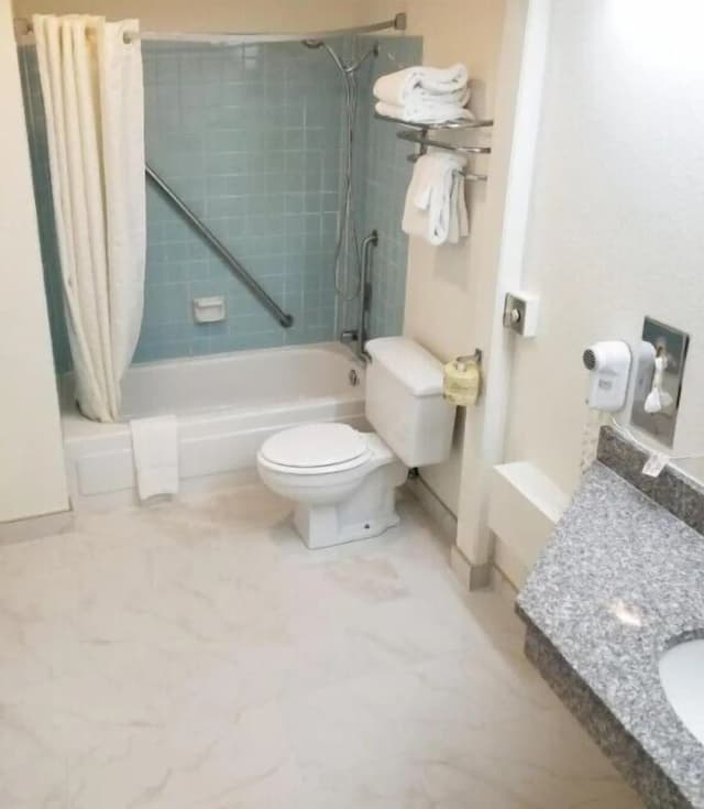 安科拉治機場阿萊克斯套房飯店-豪華客房, 2 張加大雙人床, 無障礙, 冰箱和微波爐-5